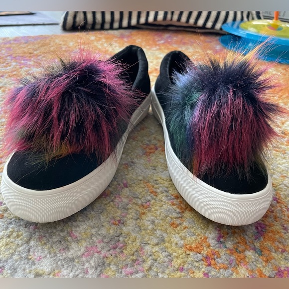 Steve Madden Faux Fur multicolored Pom Pom Slip on Sneakers - women’s size 9 - Picture 2 of 7